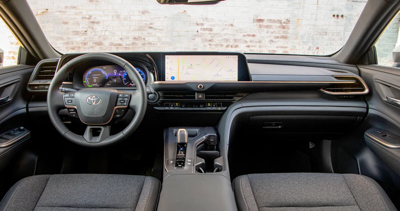 크라운 크로스오버 실내 / 토요타