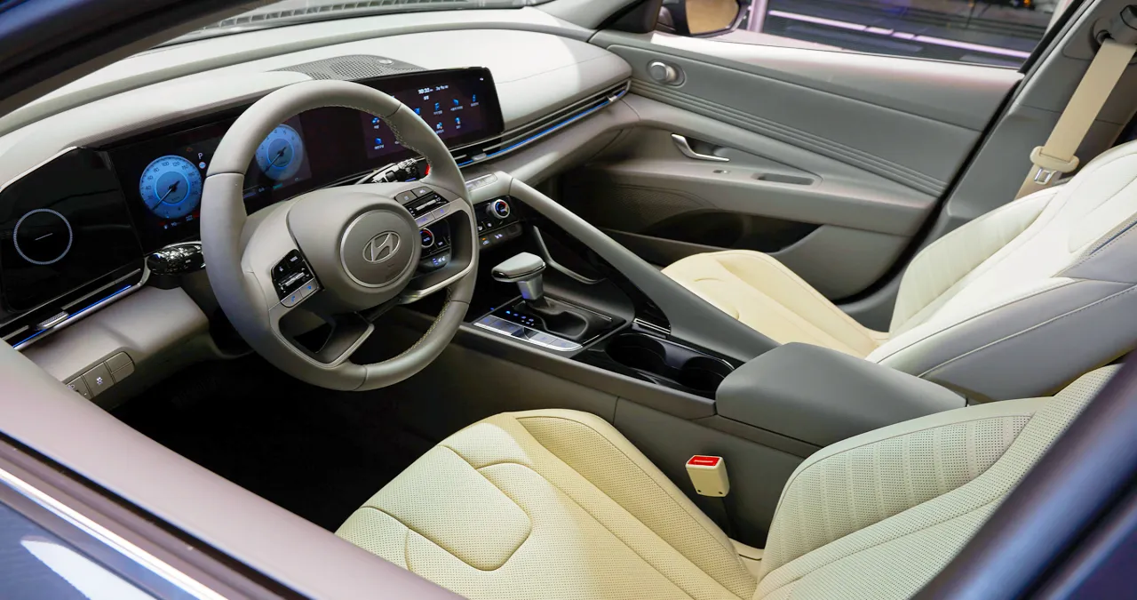 아반떼 하이브리드 실내 / 현대자동차