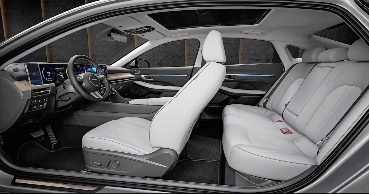 쏘나타 실내 / 현대자동차