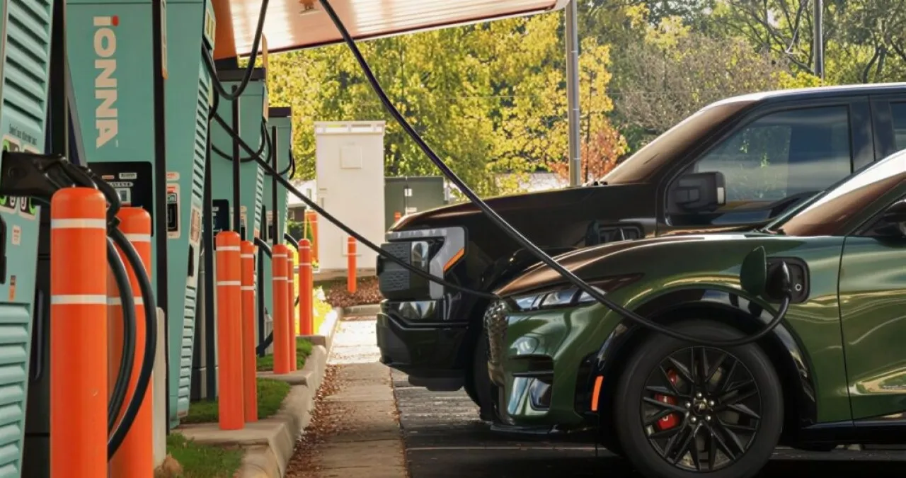 플러그앤차지 / 사진=포드