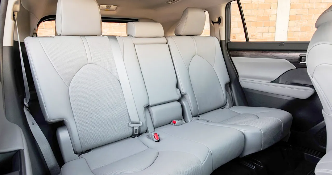 하이랜더 하이브리드 실내 / 토요타