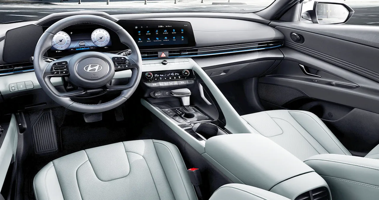아반떼 실내 / 현대자동차