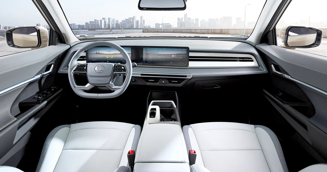 토레스 실내 / KGM