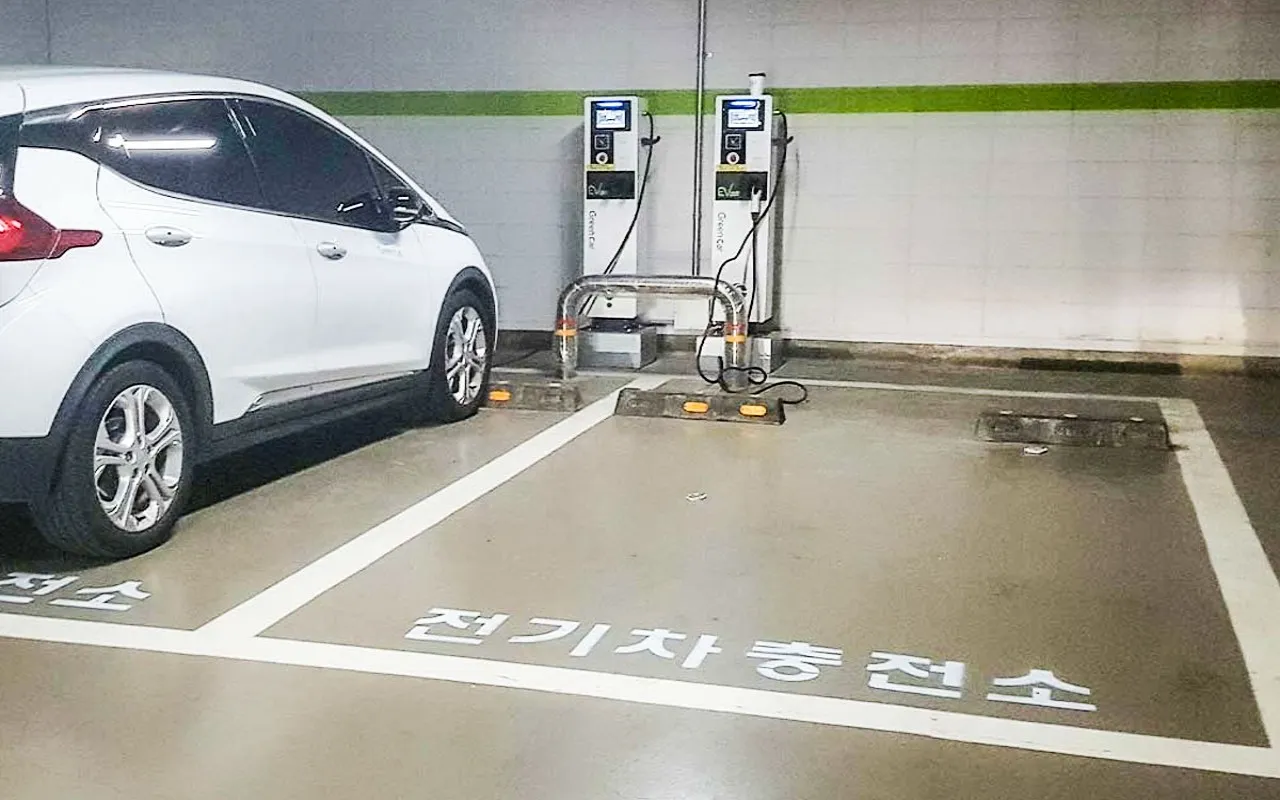 전기차 충전소 - 출처 : 다키포스트