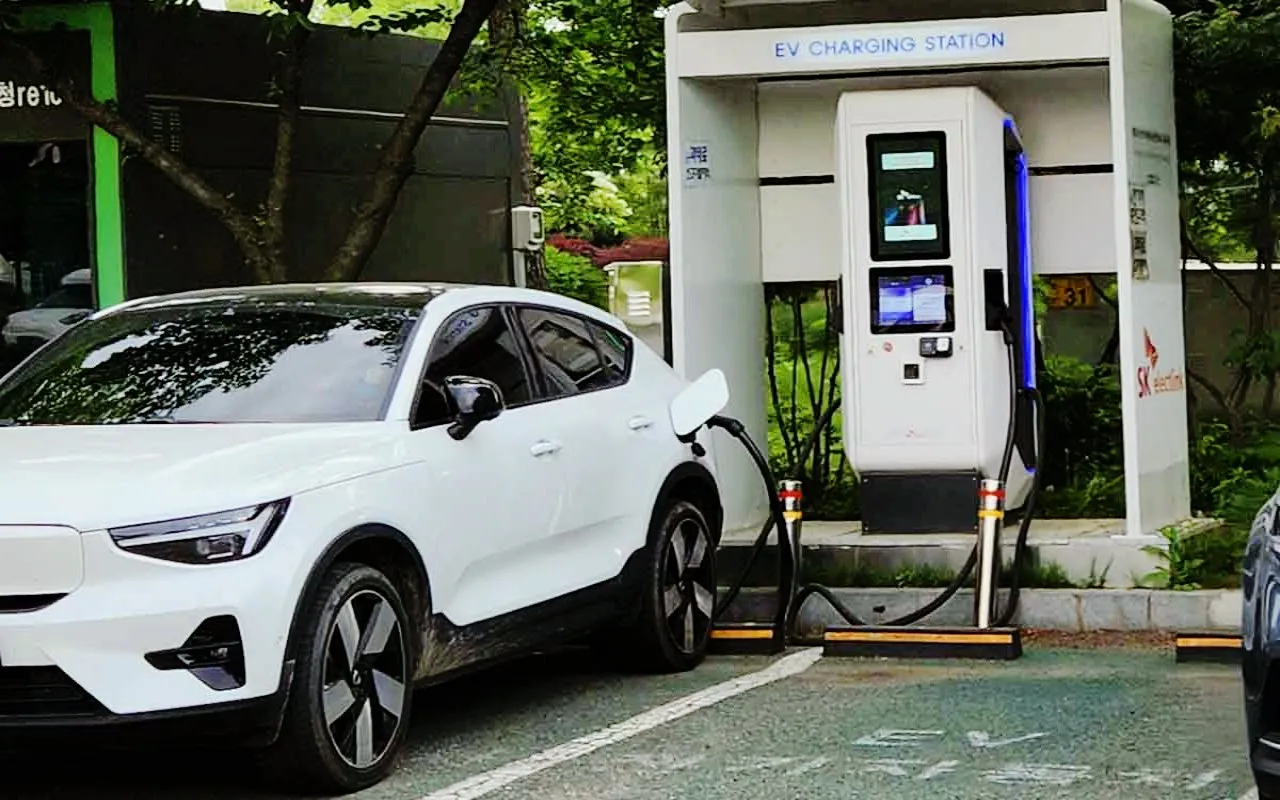 전기차 충전소 - 출처 : 다키포스트