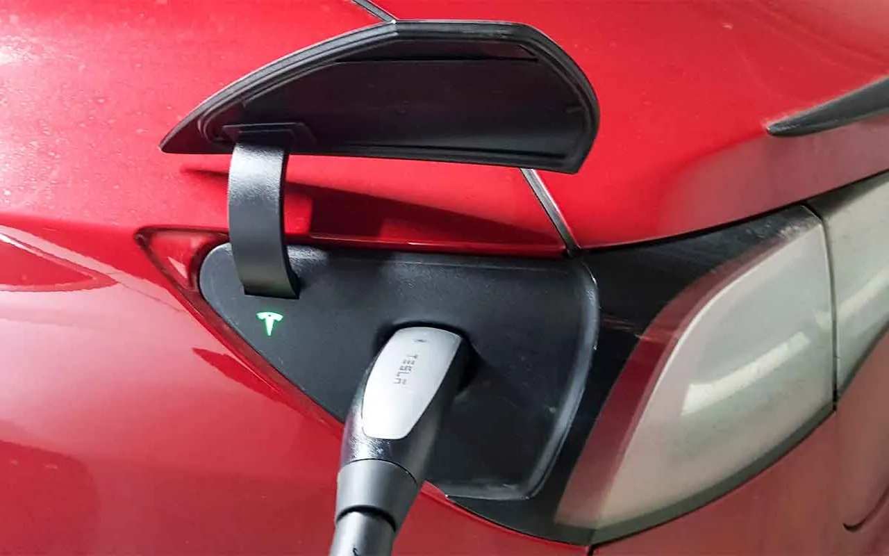 전기차 충전 - 출처 : 다키포스트