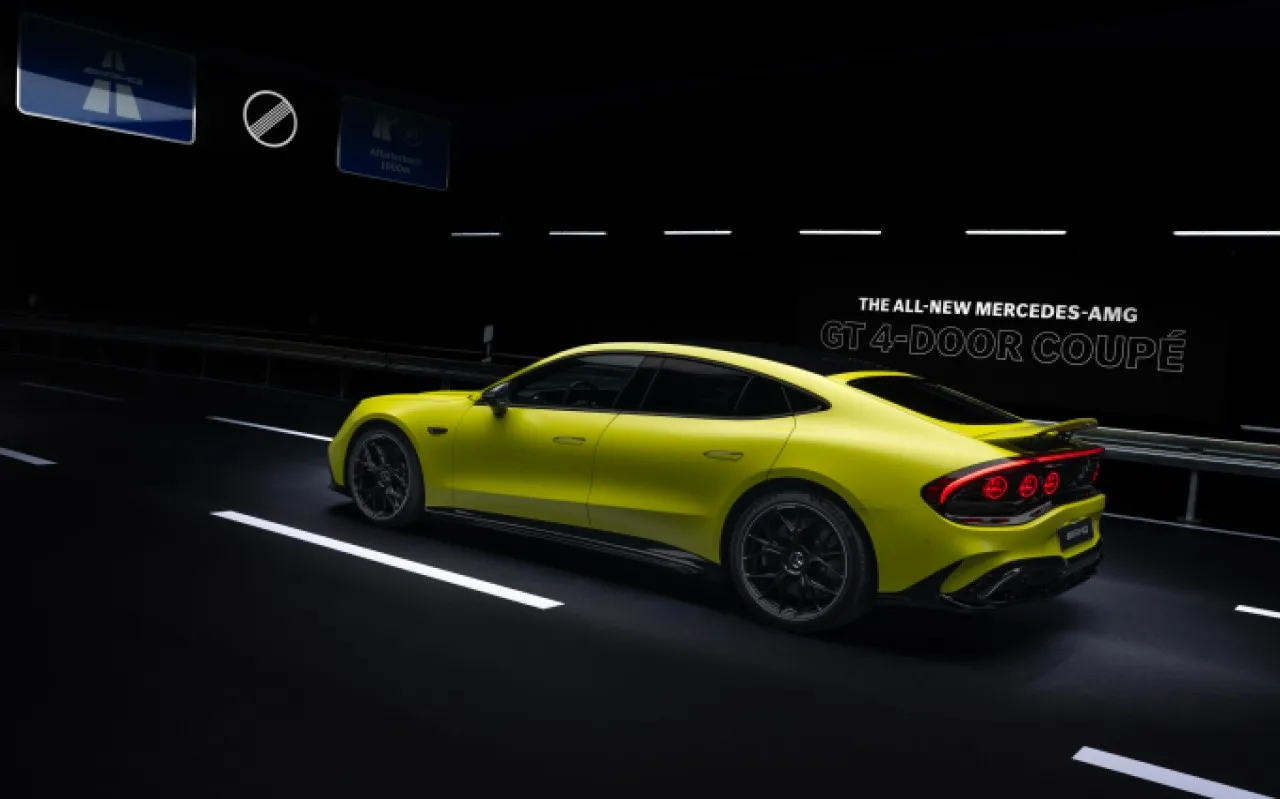 AMG GT 4-도어 쿠페의 외관은 공기역학적이면서도 스포티한 디자인이 특징이다. /사진=메르세데스-벤츠