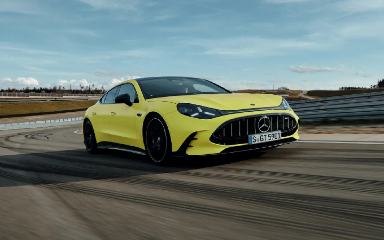 AMG GT 4도어 쿠페의 최고 출력은 1169마력이며 제로백은 2.1초, 시속 200㎞까지는 6.4초가 소요된다. /사진=메르세데스-벤츠