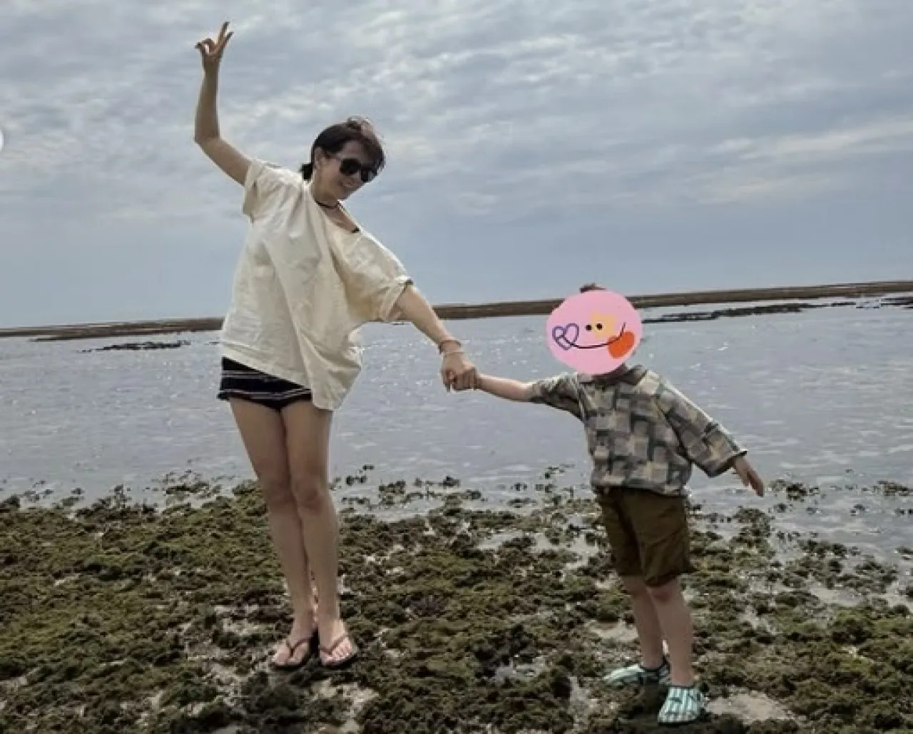 배우 손예진과 아들. SNS 캡처