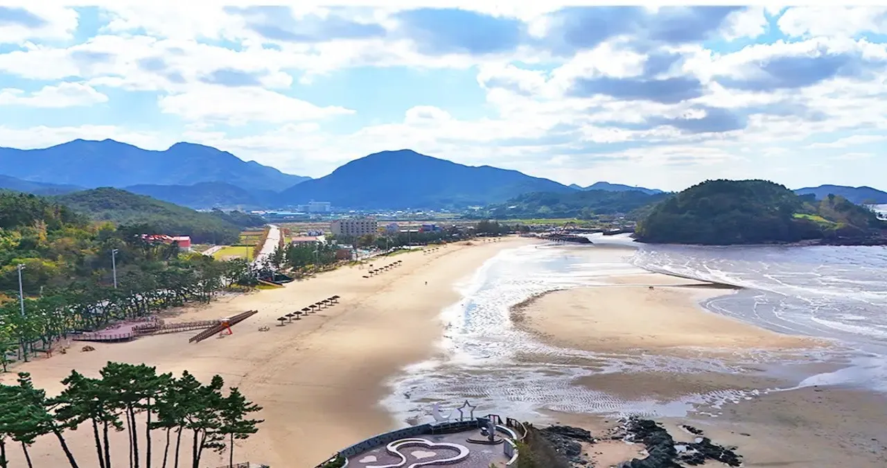 변산해수욕장 전경 / 사진=투어전북