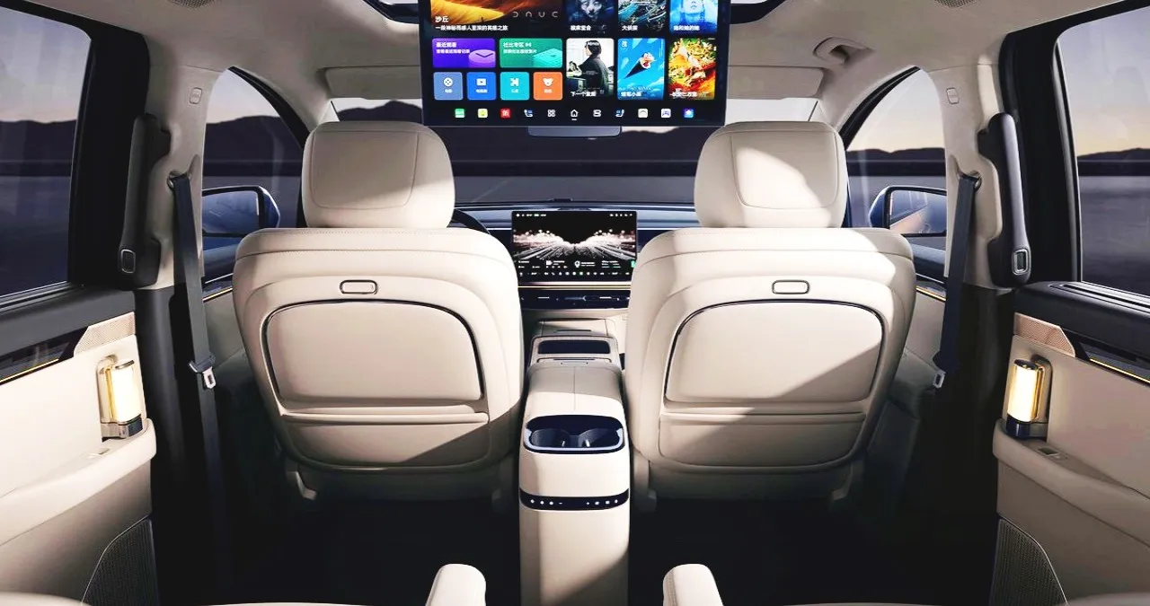 E8 PHEV 실내 / GAC