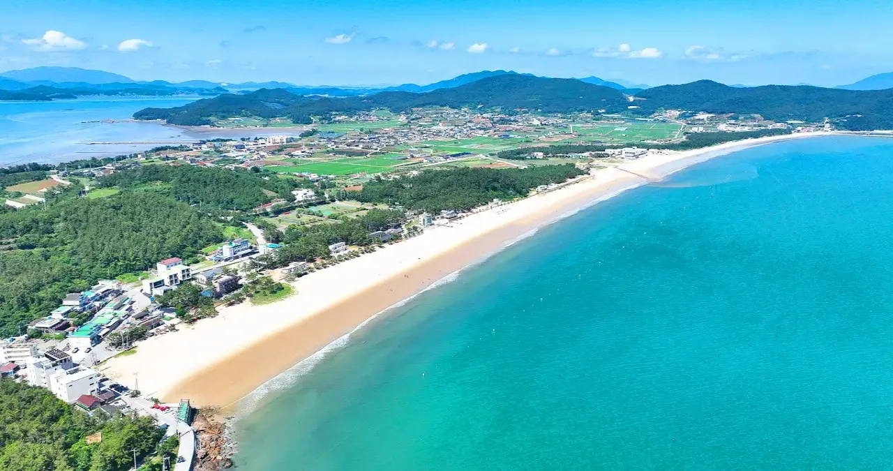 신지명사십리해수욕장 전경 / 사진=완도군 문화관광