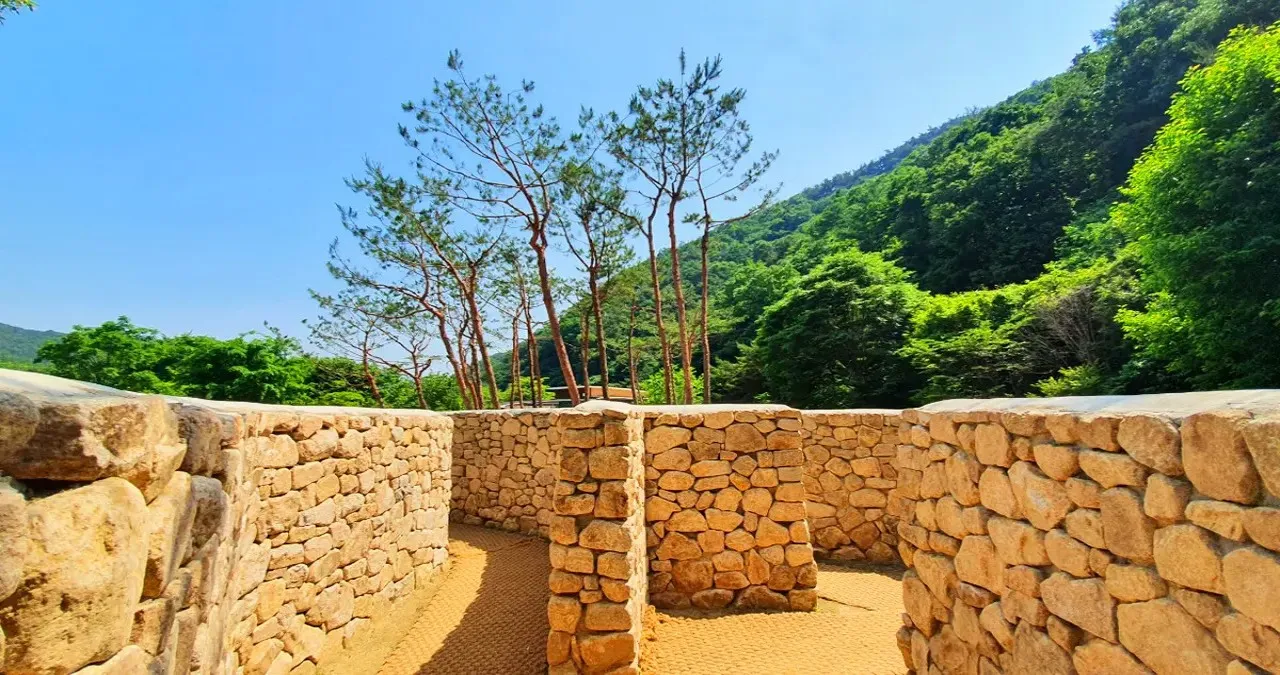 문경생태미로공원 돌미로 / 사진=문경시 문화관광