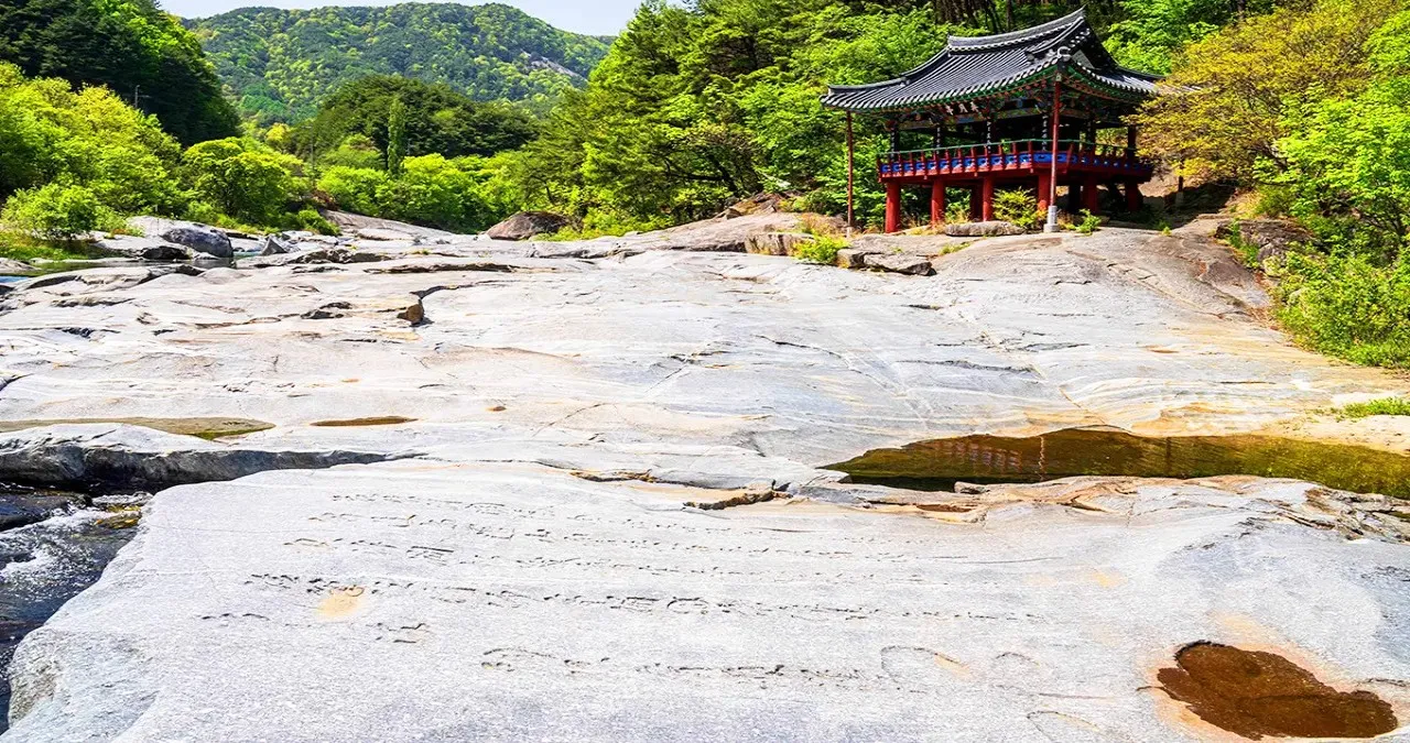 바위에 새긴 글씨 / 사진=한국관광콘텐츠랩