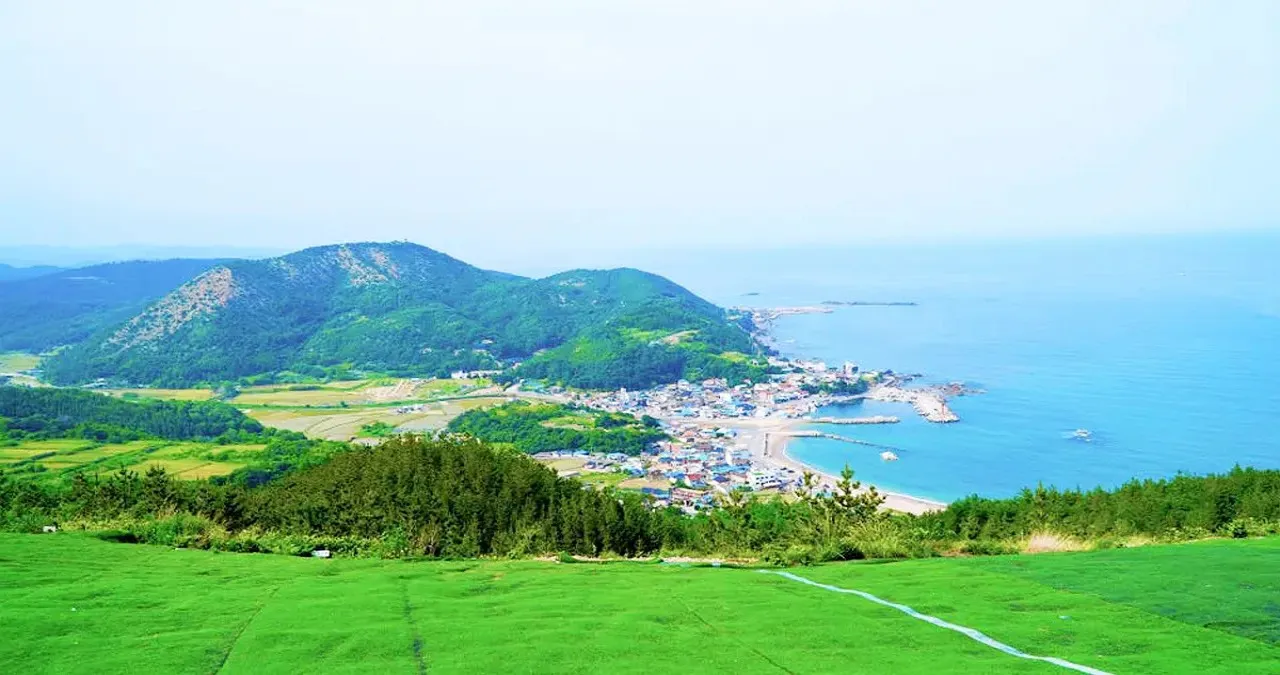 칠포리 해안이 보이는 곤륜산 / 사진=포항시 공식블로그