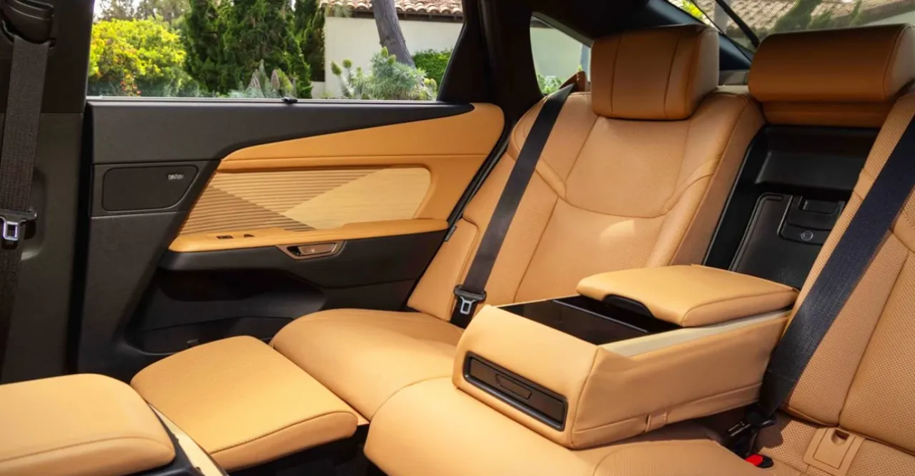 사진 : ES 350e 실내 / 렉서스