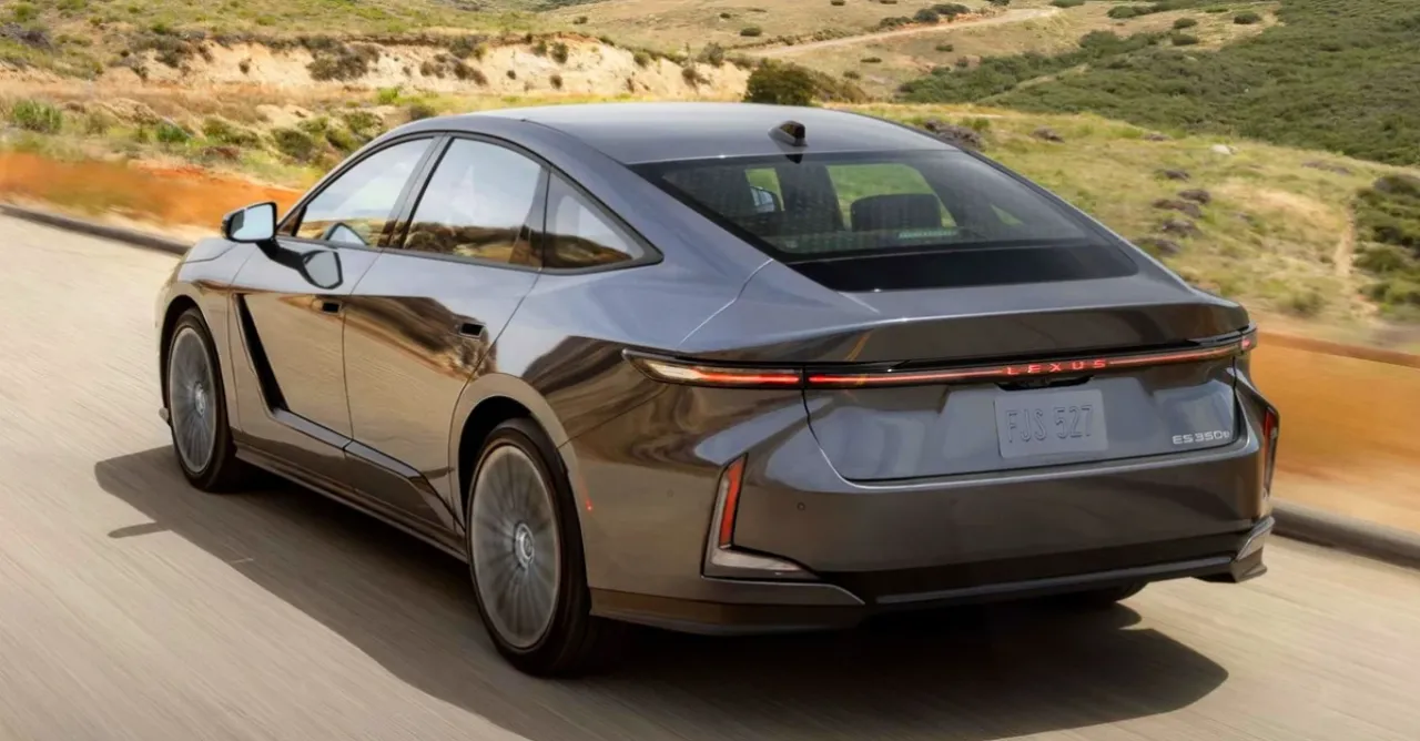 사진 : ES 350e / 렉서스