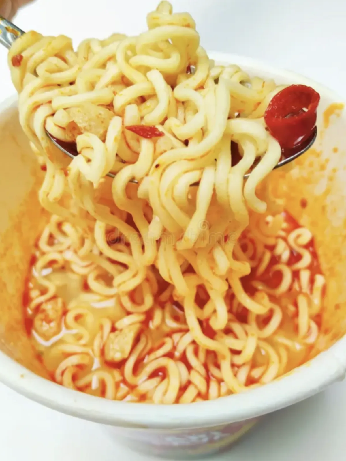 사진 : 컵라면 / 생성형이미지