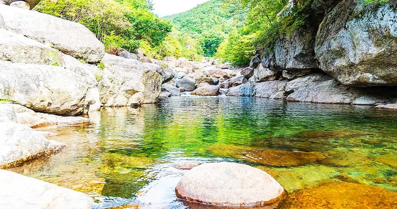맑은 수질을 가진 중산리계곡 / 사진=한국관광콘텐츠랩