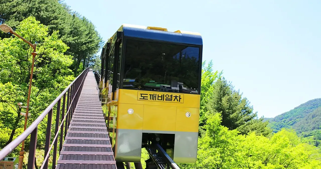 화암동굴 모노레일 / 사진=정선군시설관리공단