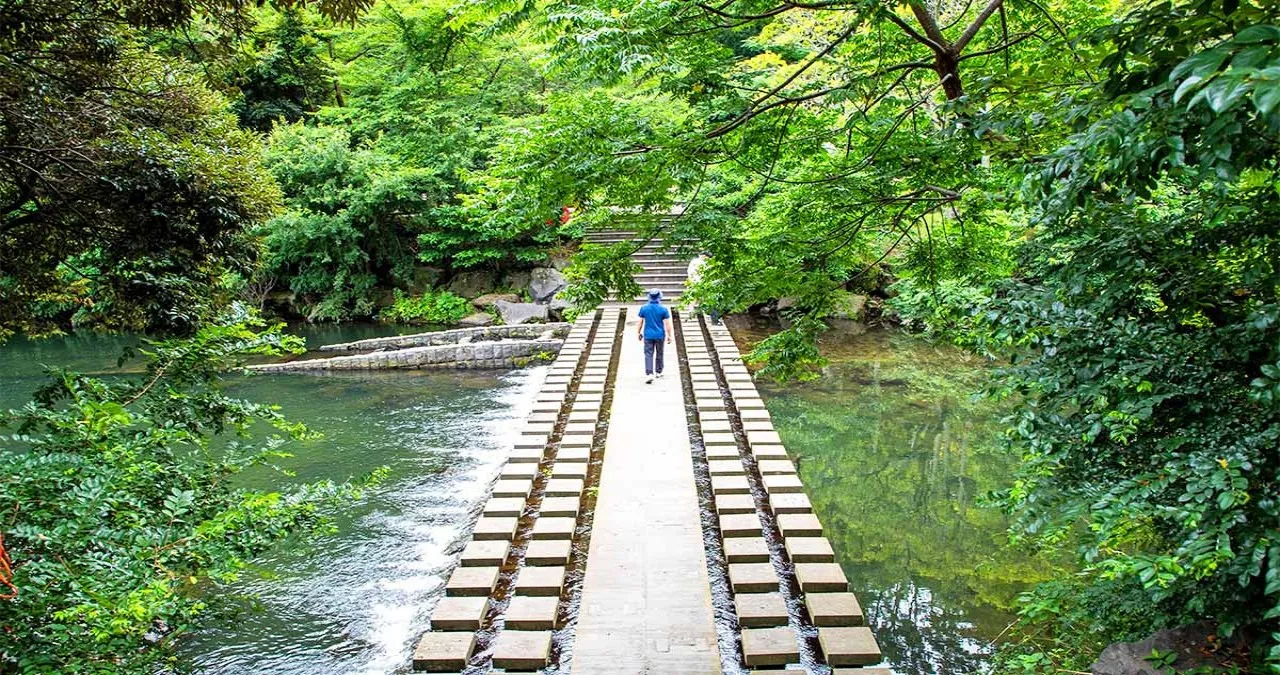 천지연 폭포 산책로 / 사진=한국관광공사 이범수