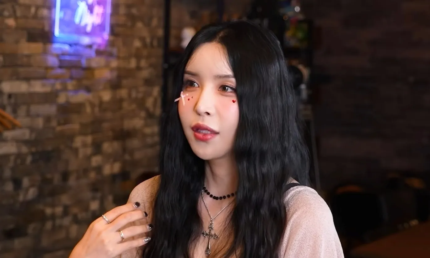 방송인 하리수가 골다공증 초기 진단을 받았다고 고백했다.  유튜브 채널 ‘TG걸스’