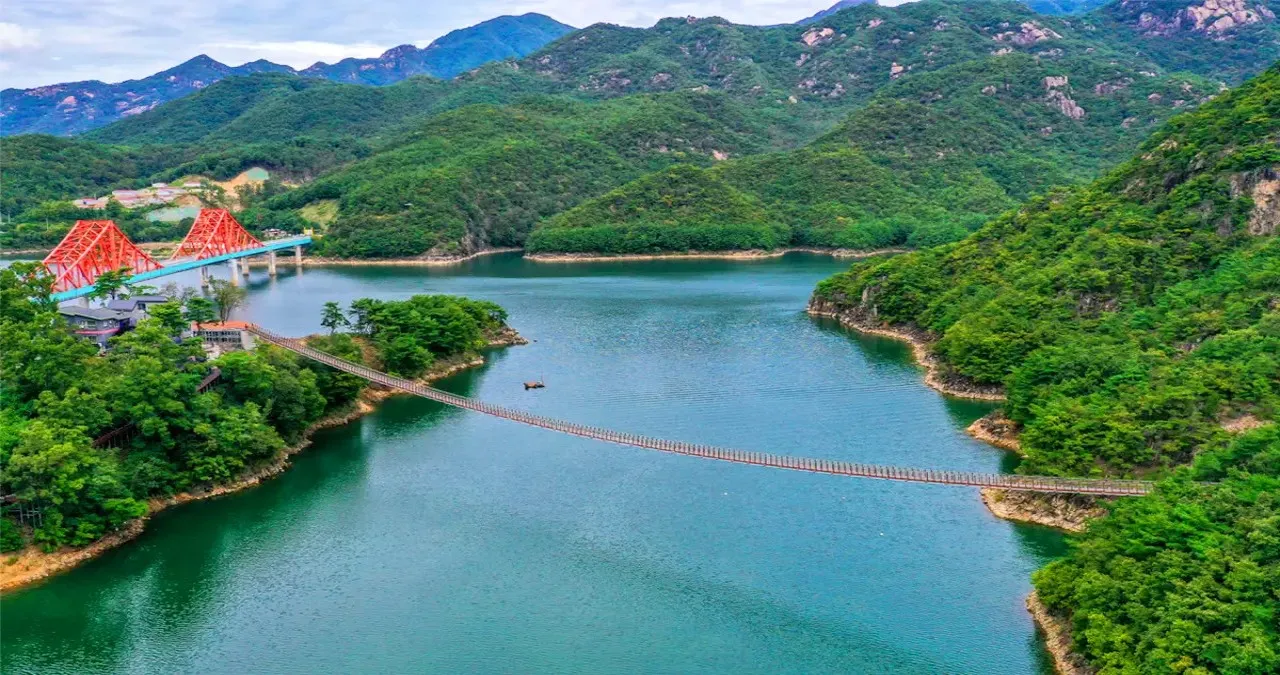 옥순봉 출렁다리 풍경 / 사진=제천 옥순봉 출렁다리