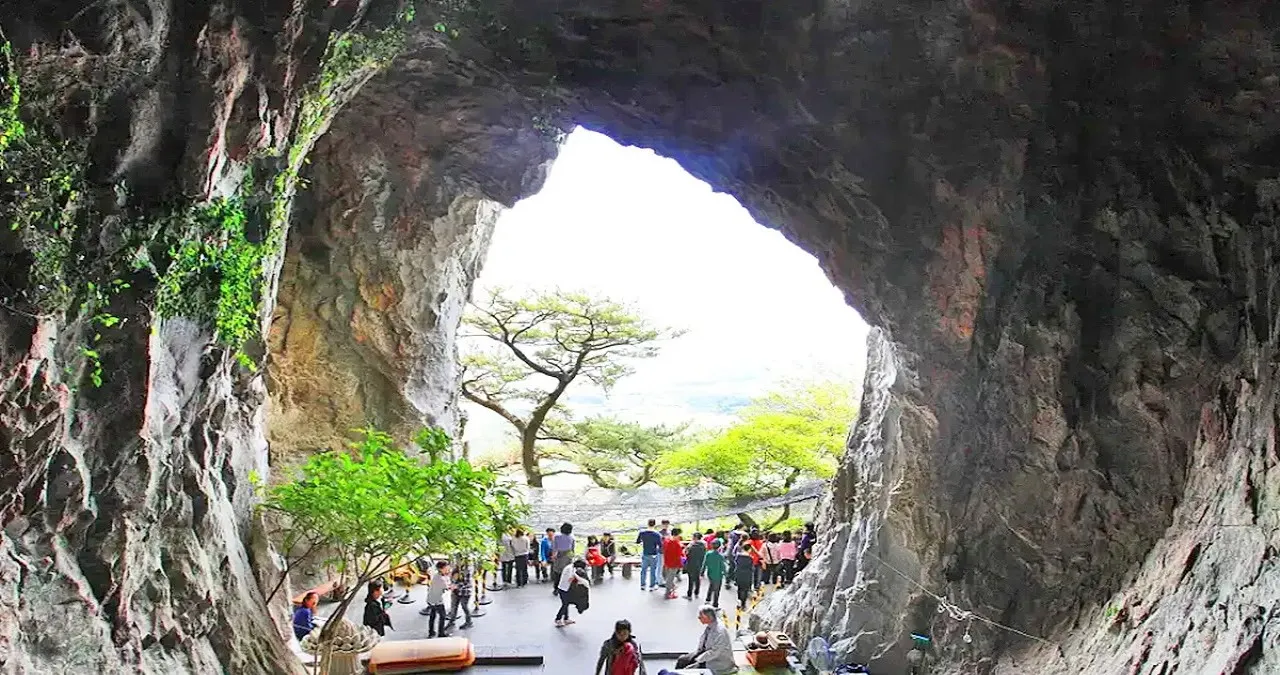 산방굴사 / 사진=비짓제주