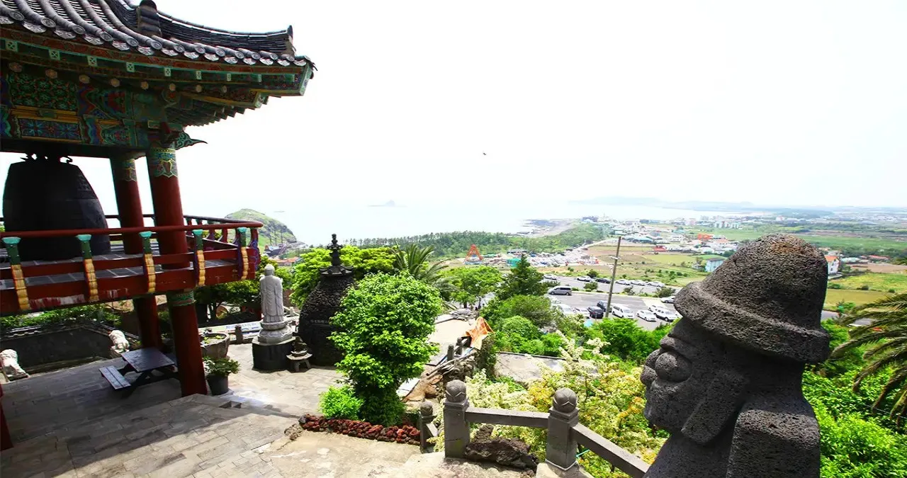 산방굴사 조망 / 사진=한국관광콘텐츠랩