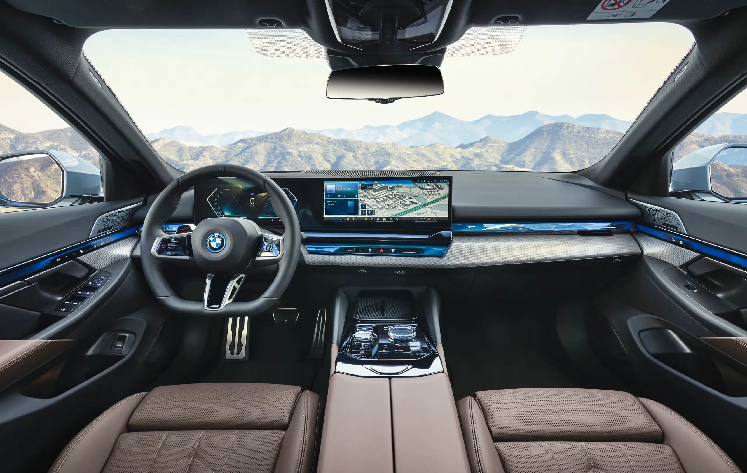 BMW 5시리즈 실내 / 출처: BMW