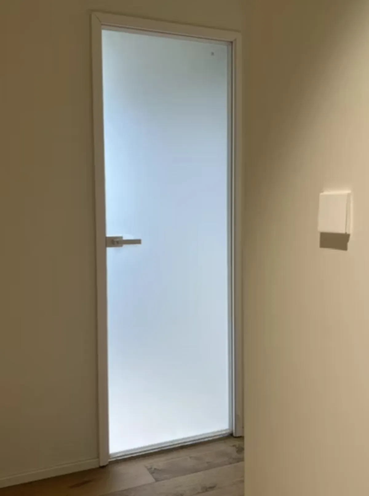 사진 : 욕실 문 / 생성형 이미지