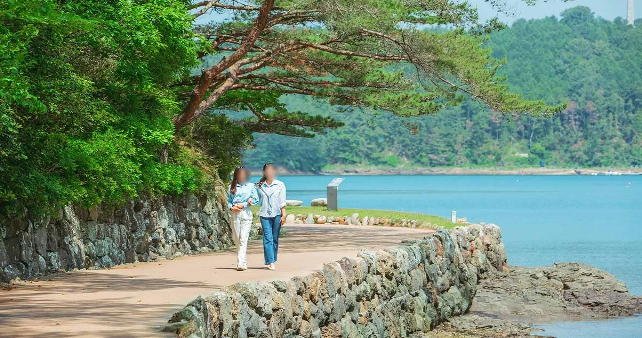 제승당 산책로 / 사진=통영투어