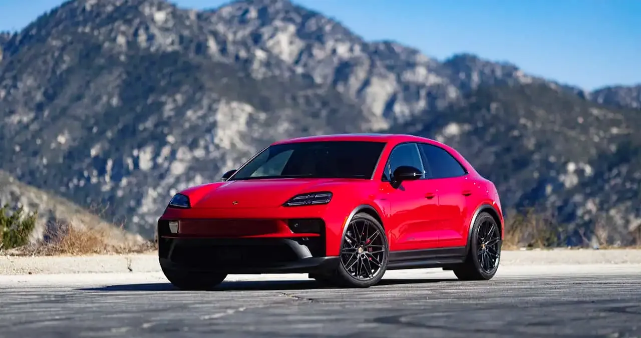 < 포르쉐 마칸 GTS 일렉트릭, 출처 : motor1 >