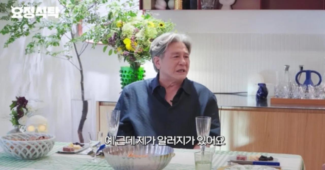 배우 최민식이 백발을 유지하는 이유를 밝혔다. 유튜브 채널 ‘요정재형’ 캡처