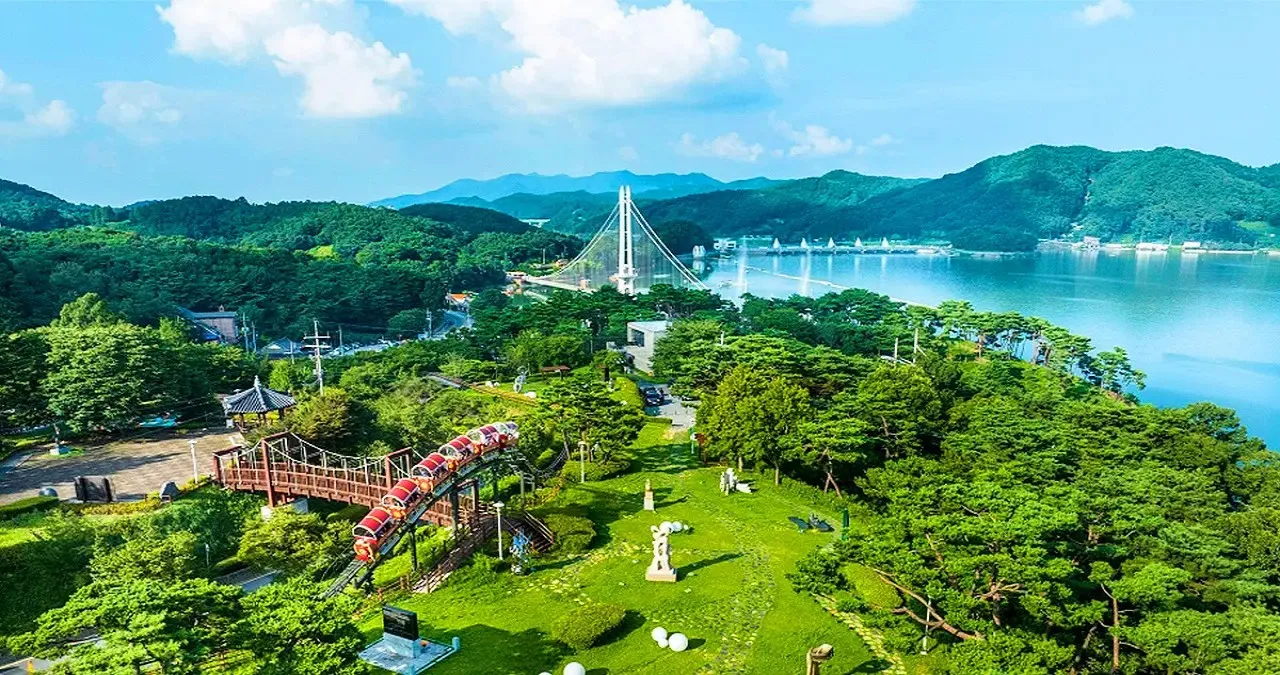 예당호 출렁다리 풍경 / 사진=예산군