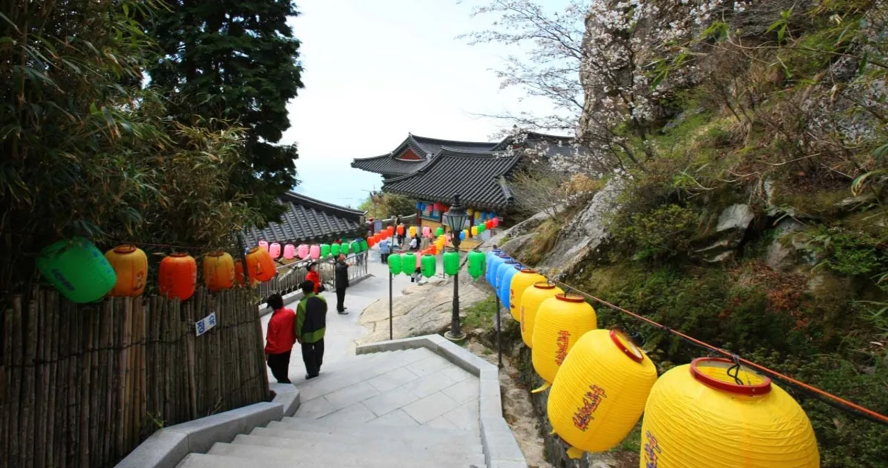 금산 보리암 경관 / 사진=한국관광공사 박성근