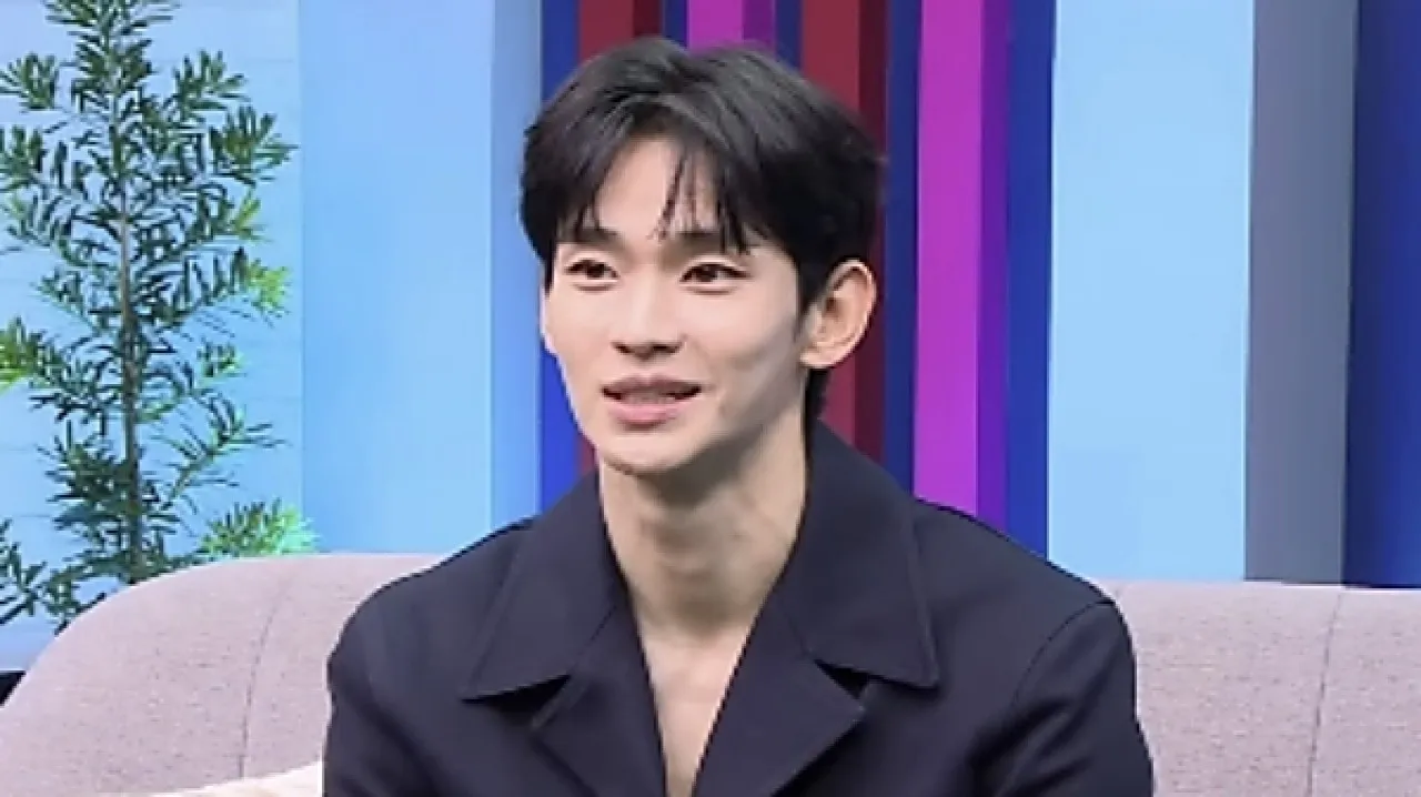 배우 김수현이 인도네시아 주요 민영 방송사 RCTI의 창사 37주년 특집 생방송 ‘Mahakarya RCTI 37’에 스페셜 게스트로 출연했다.  rctiplusoriginals 인스타그램 캡처