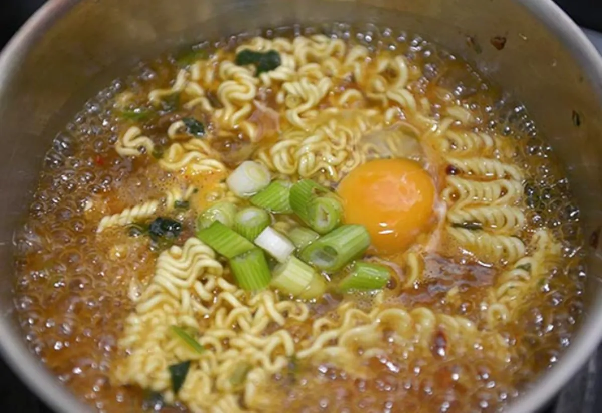 사진 : 라면 / 생성형 이미지