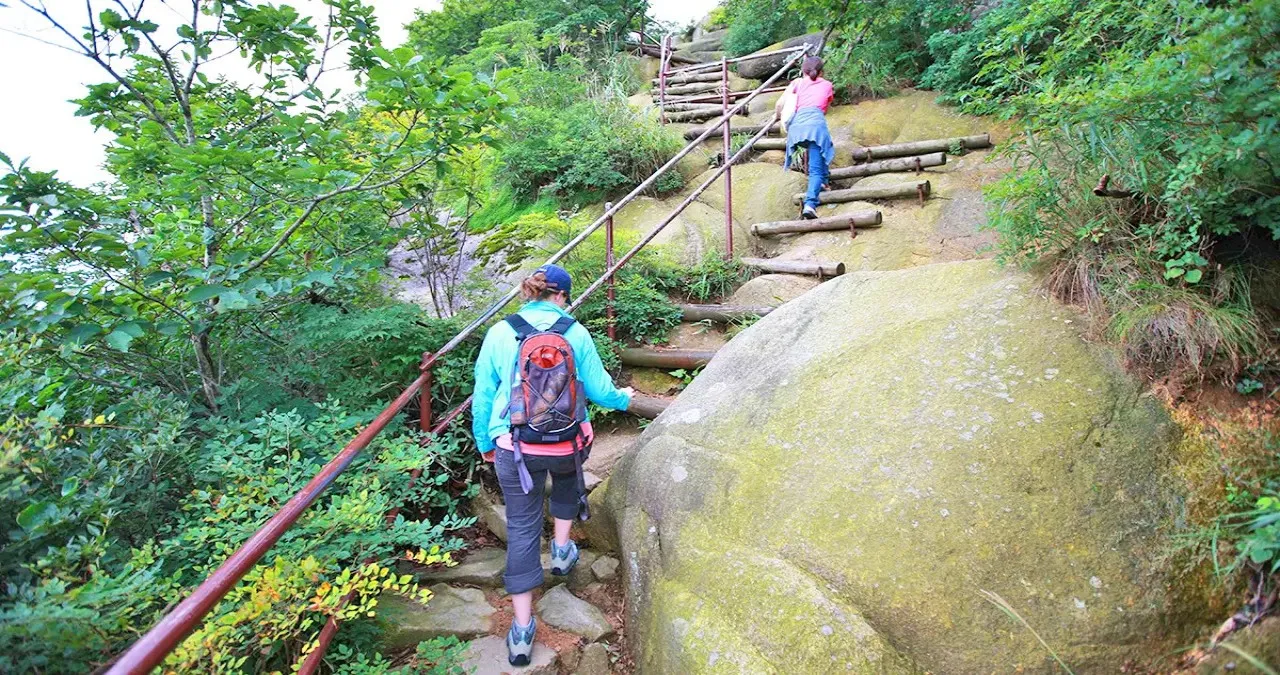 급경사 구간이 많은 월출산 코스 / 사진=한국관광콘텐츠랩