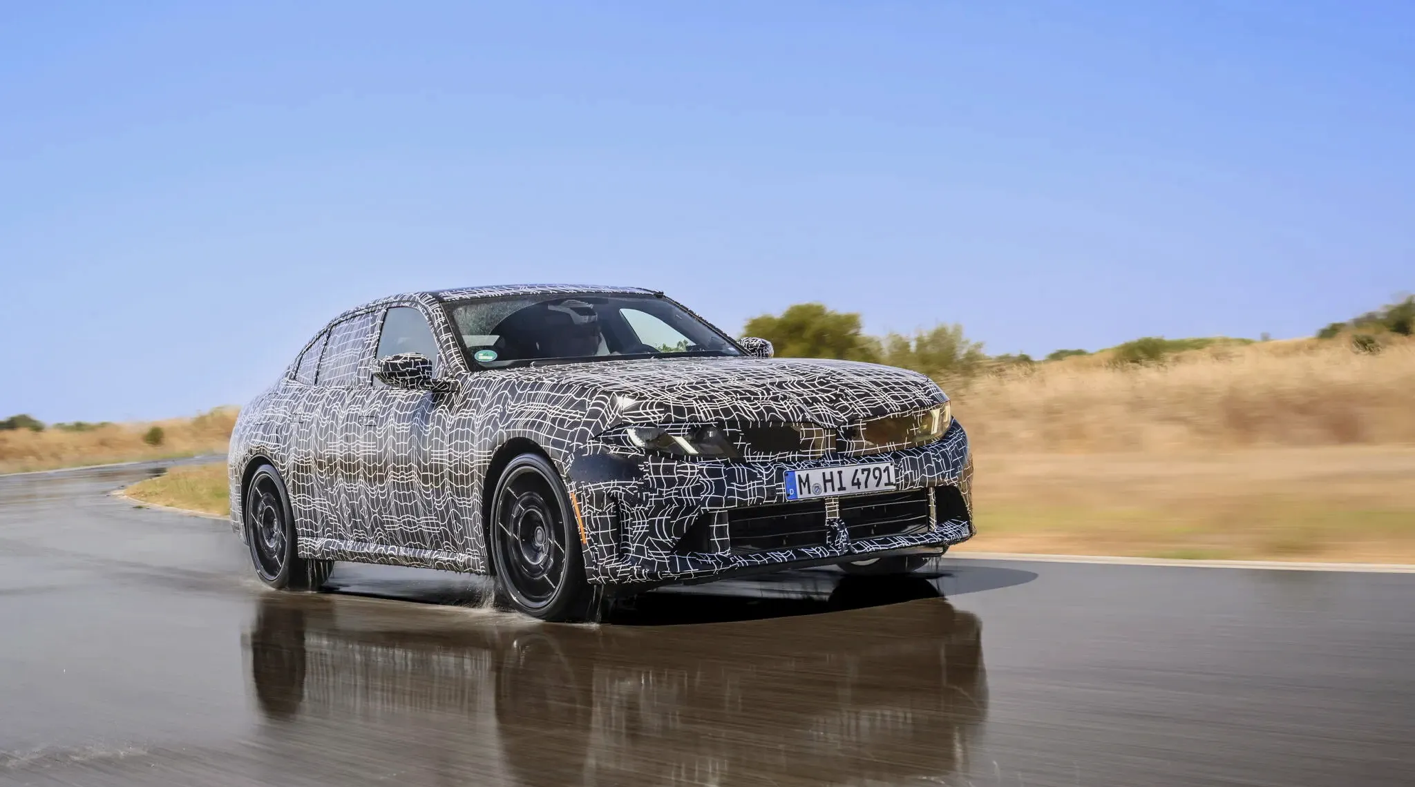 < BMW M350 xDrive 스파이샷, 출처 : carscoops >
