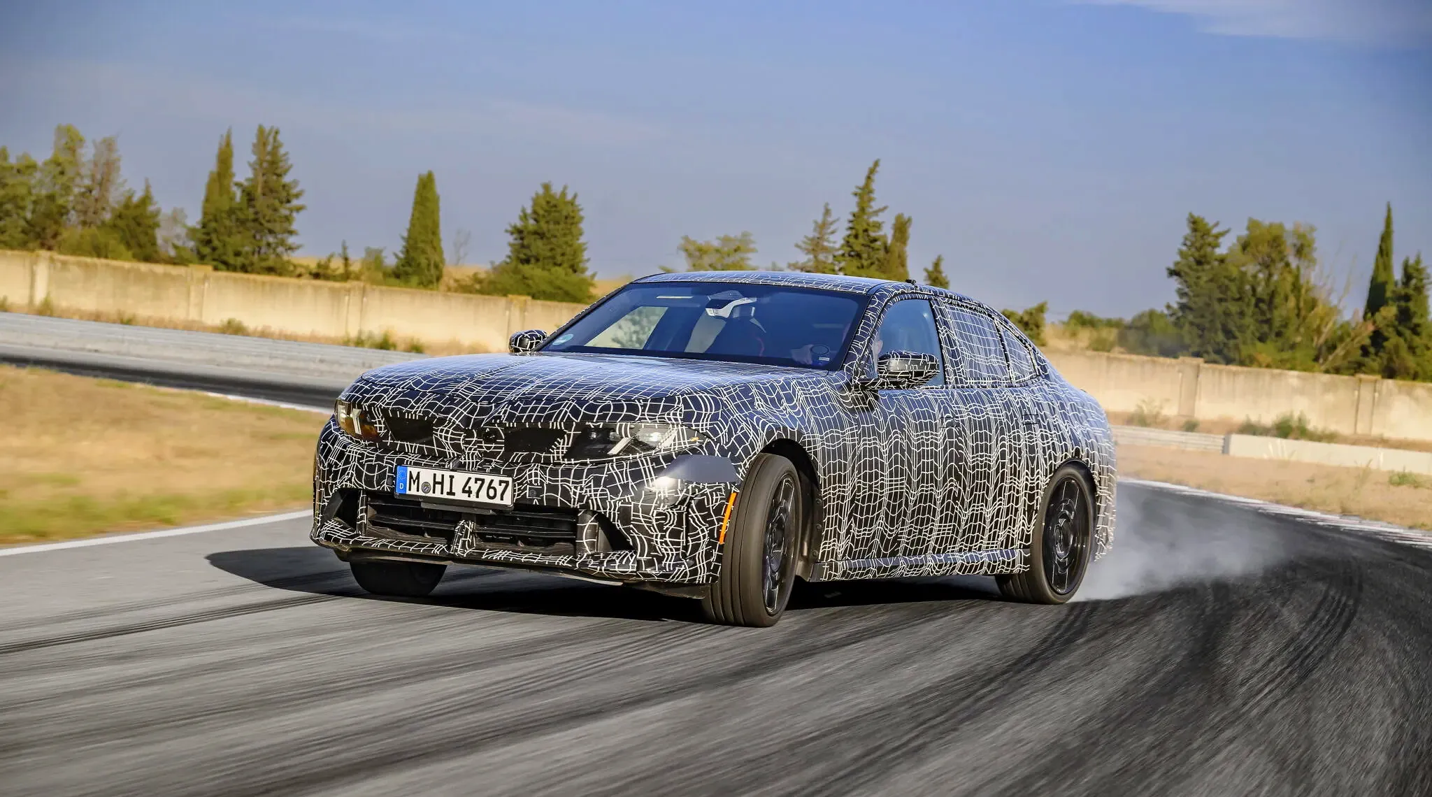 < BMW M350 xDrive 스파이샷, 출처 : carscoops >