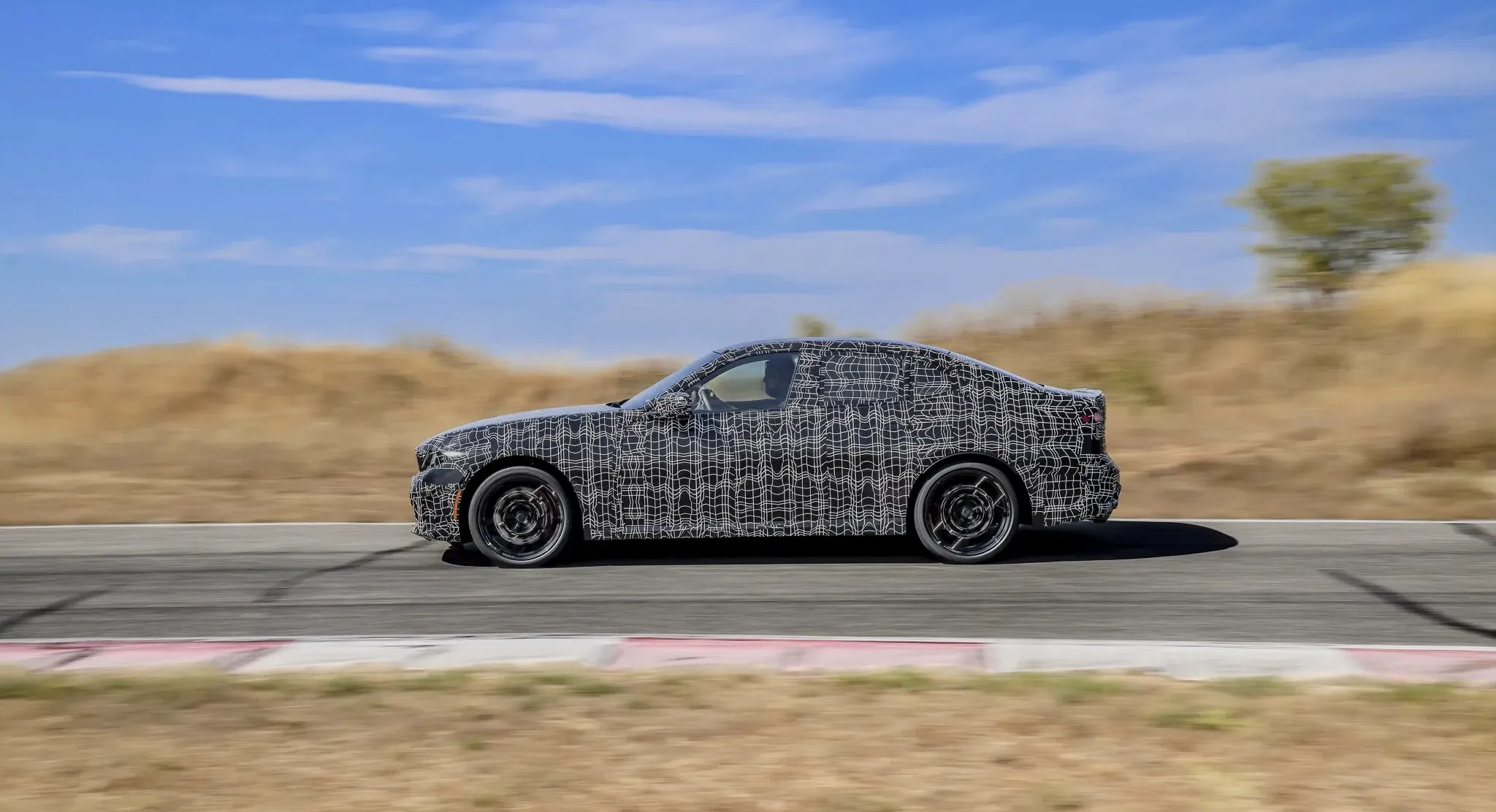 < BMW M350 xDrive 스파이샷, 출처 : carscoops >