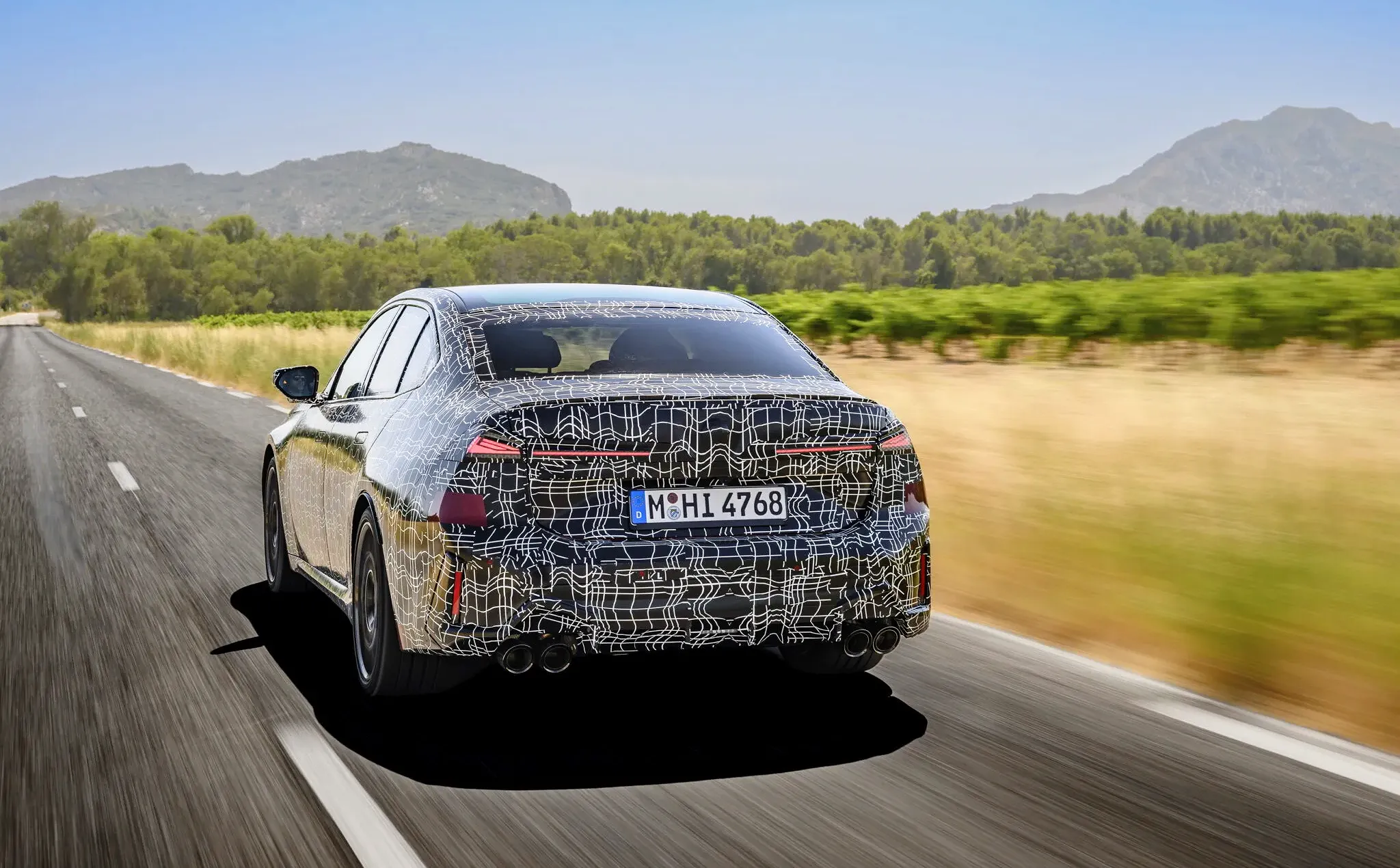 < BMW M350 xDrive 스파이샷, 출처 : carscoops >