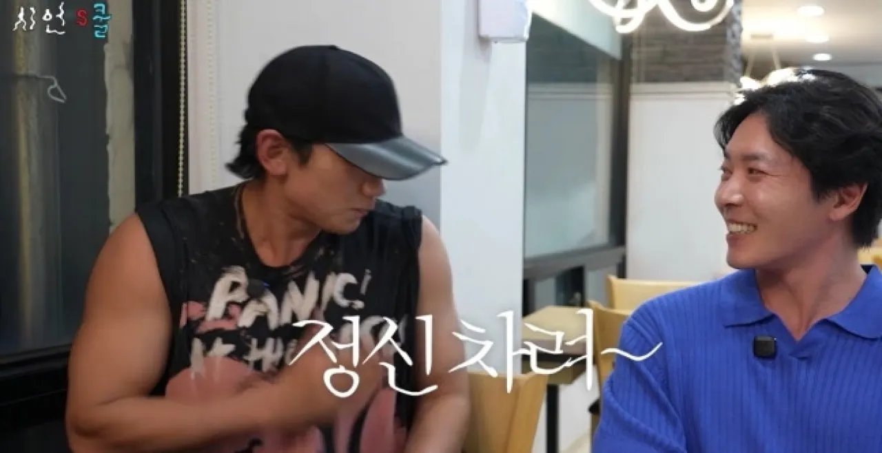 가수 비가 아내 김태희와 두 딸을 키우며 겪는 현실적인 육아 일상을 털어놨다. 유튜브 채널 ‘시언스쿨’
