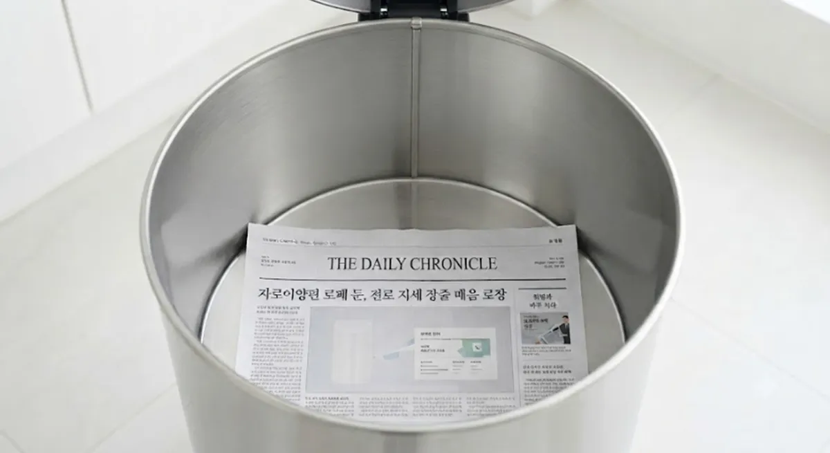사진 : 쓰레기통,신문지 / 생성형 이미지