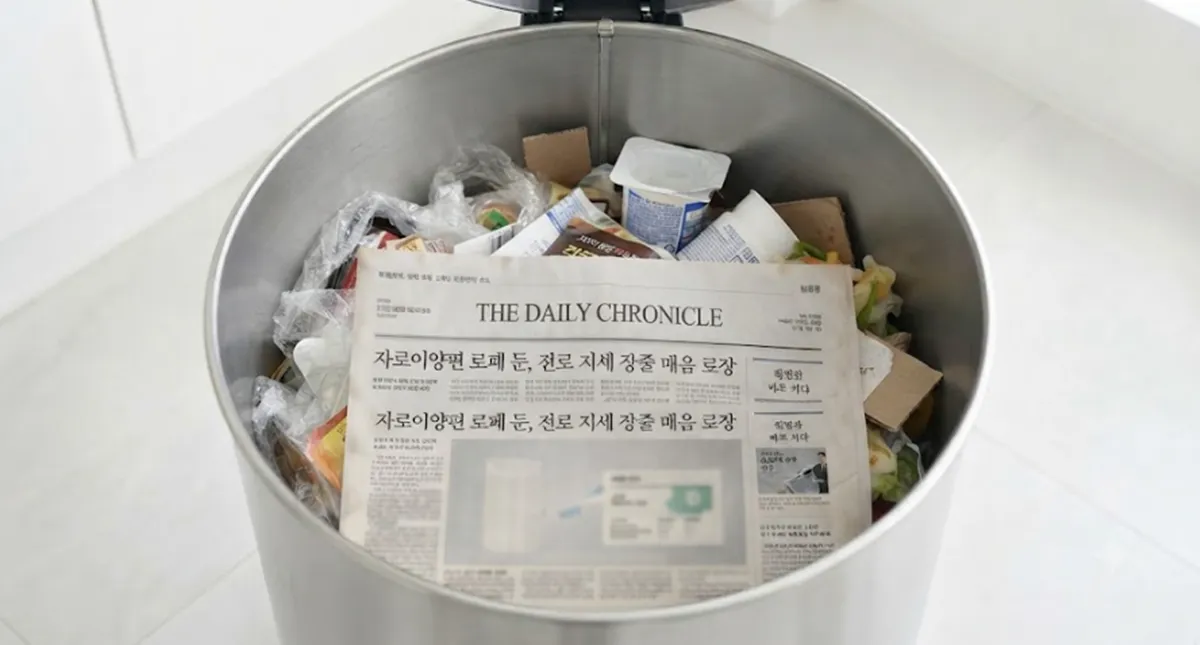 사진 : 쓰레기통,신문지 / 생성형 이미지