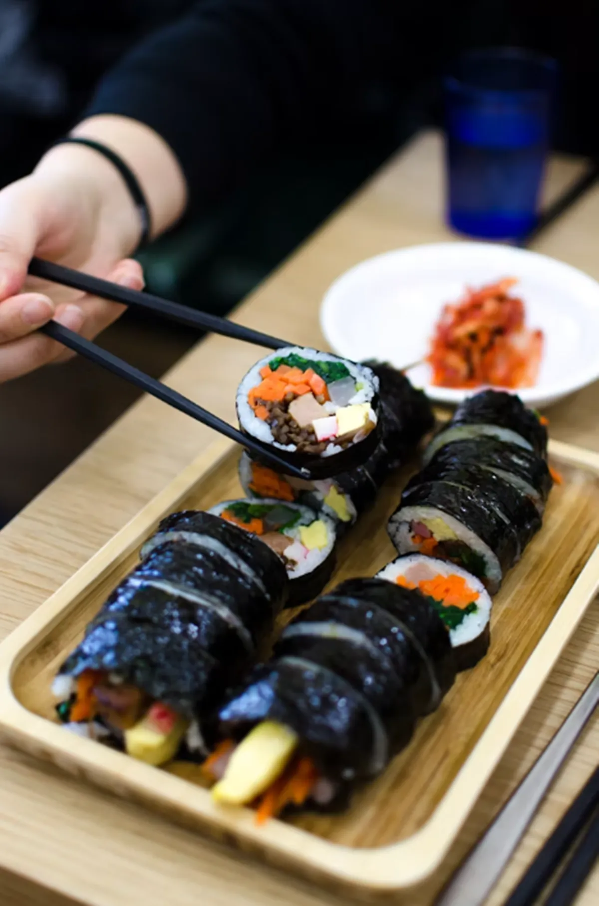 사진 : 일반 김밥 / 생성형 이미지