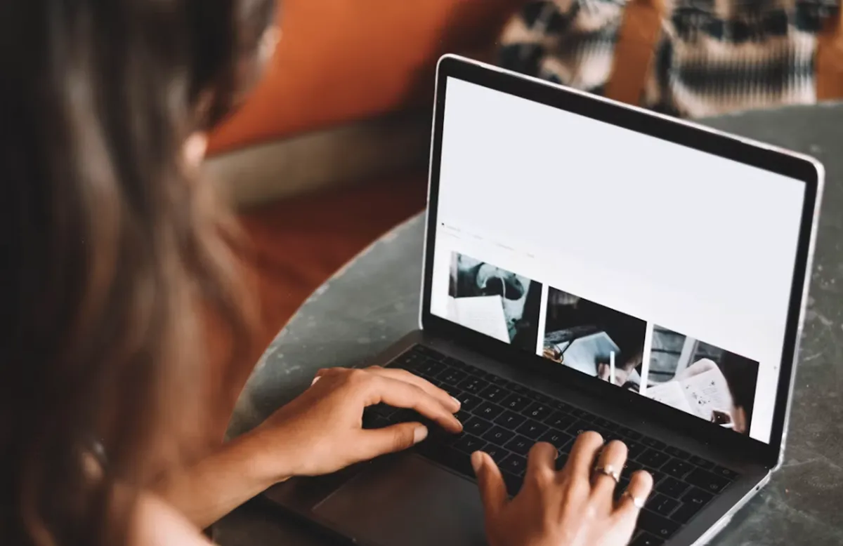 사진 : 컴퓨터 모니터 / unsplash.com
