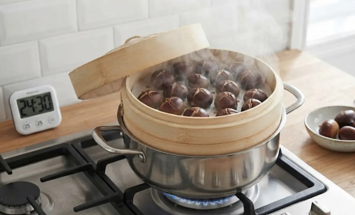 사진 : 밤 찌기 / 생성형 이미지