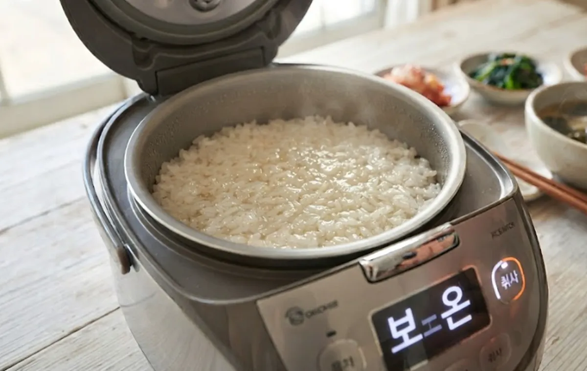 사진 : 밥 / 생성형 이미지